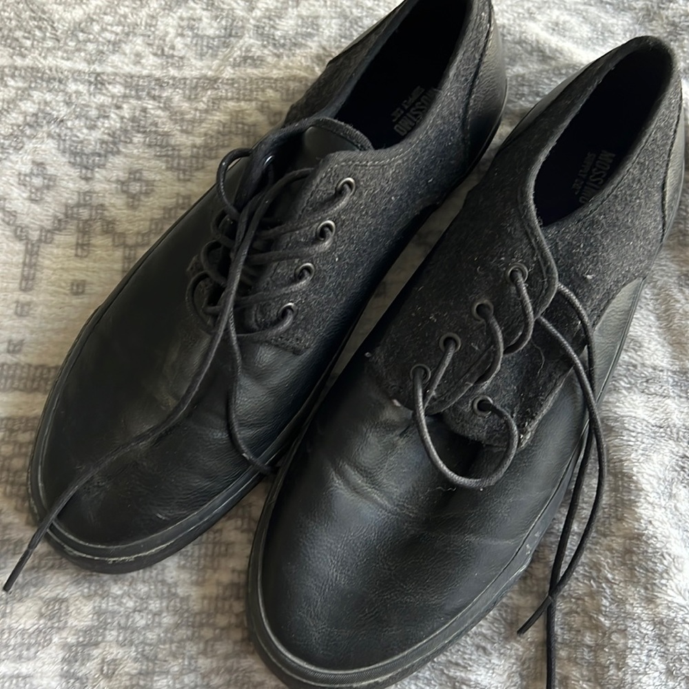 Mossimo black leather / felt shoes